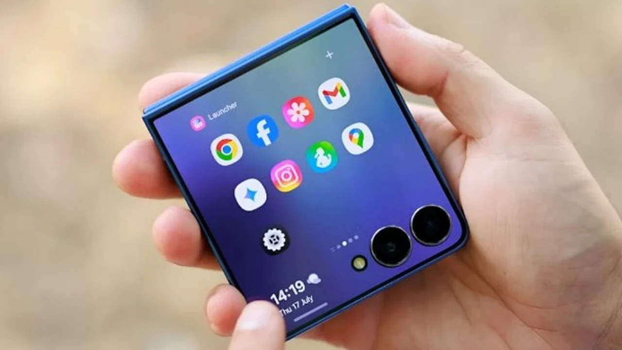 تسريب يكشف انتهاء هواتف Galaxy Z Flip مع الإصدار الثامن من سامسونج